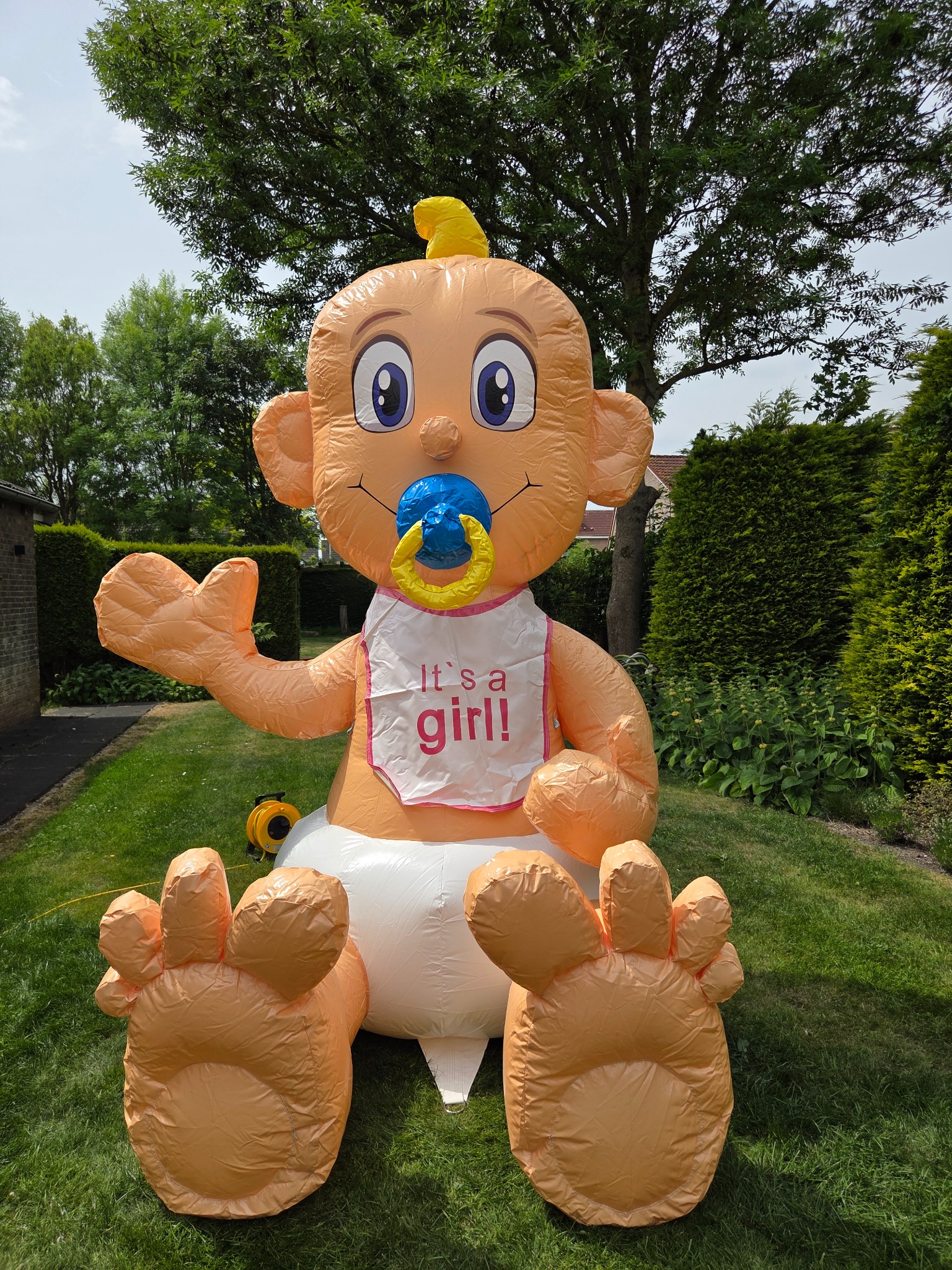 De echte Baby Girl feestpop van PartyPoppenVerhuur